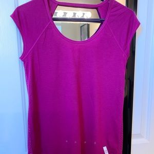 Sleeveless athletic shirt